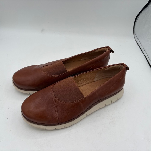 Vionic Women's Linden Slip-on-Ladies Walking Loafer with Concealed Orthotic 11W - Picture 3 of 12